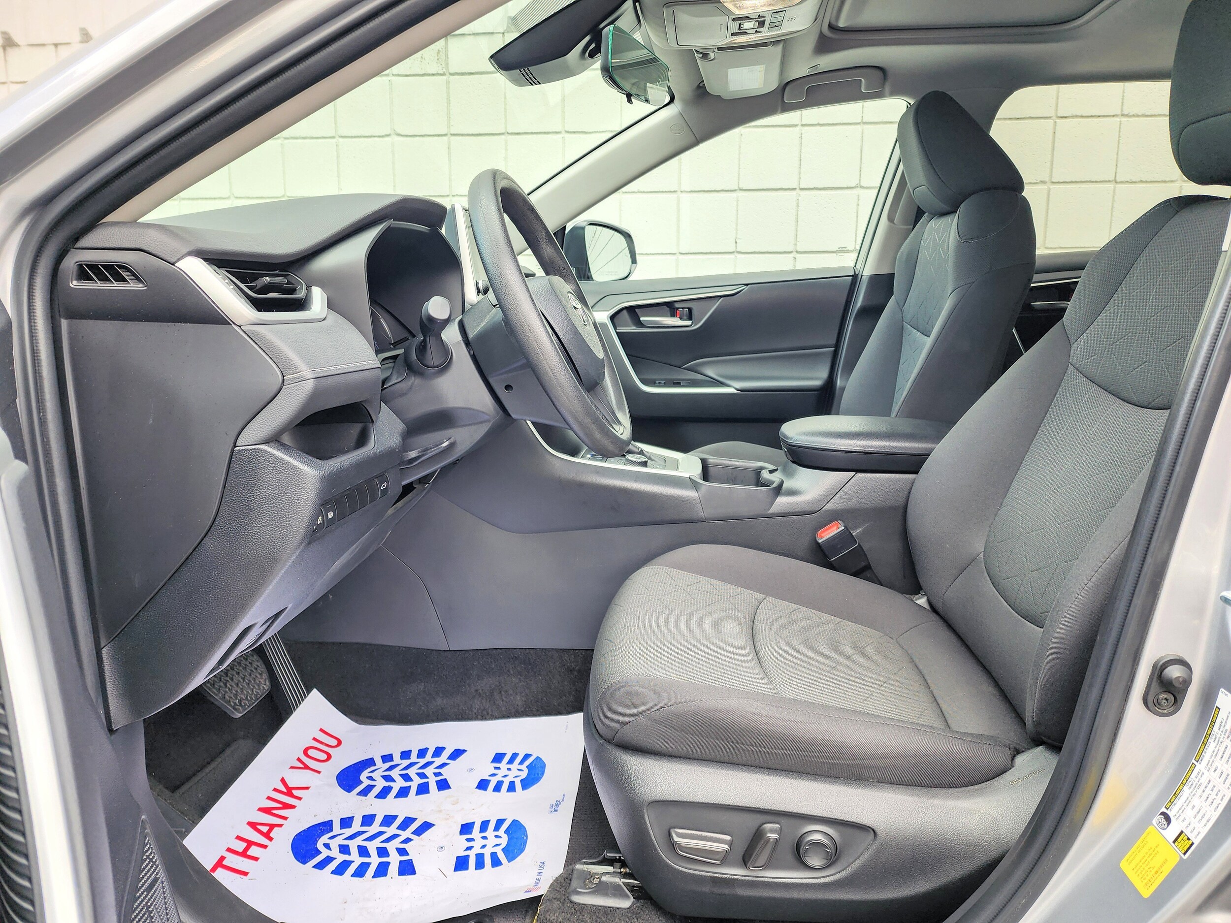 2023 Toyota RAV4 Hybrid XLE photo 3