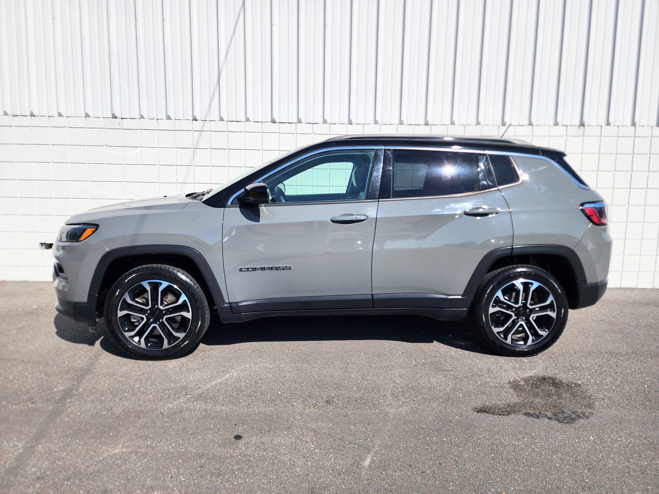 2023 Jeep Compass Limited photo 2