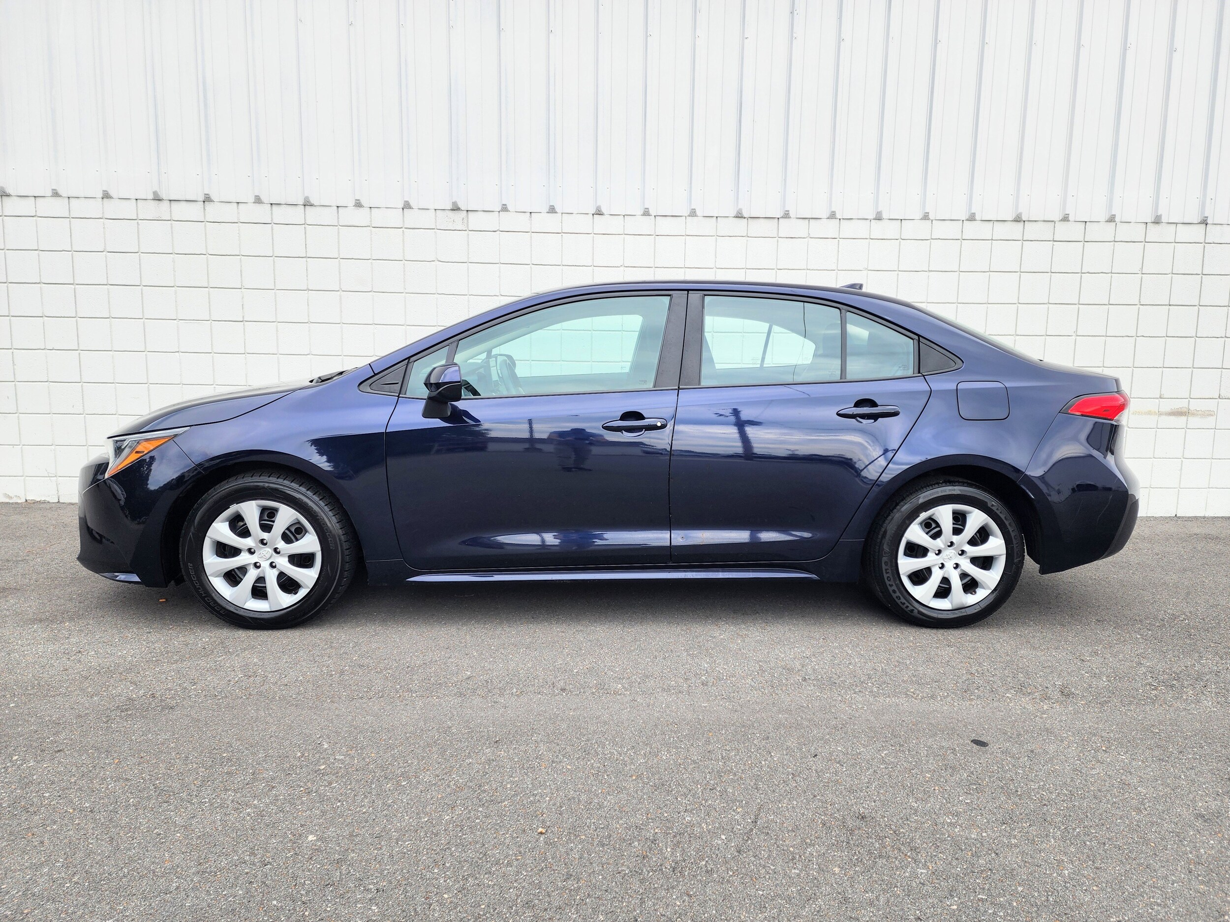 2024 Toyota Corolla LE photo 2