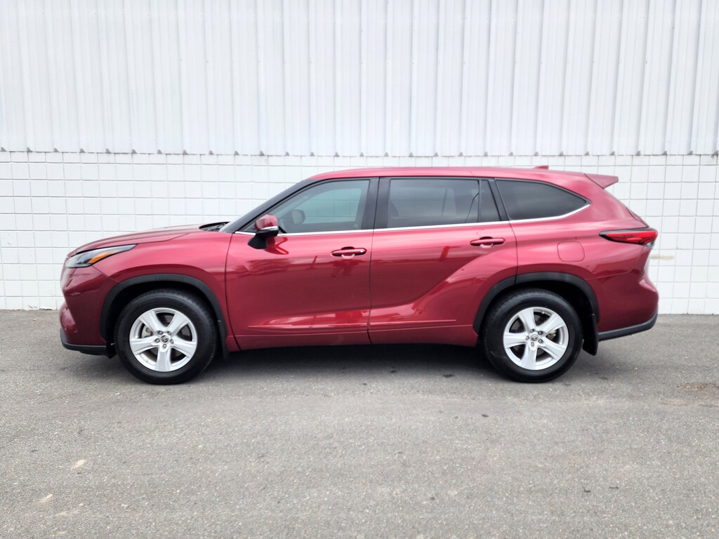 Used 2021 Toyota Highlander LE SUV
