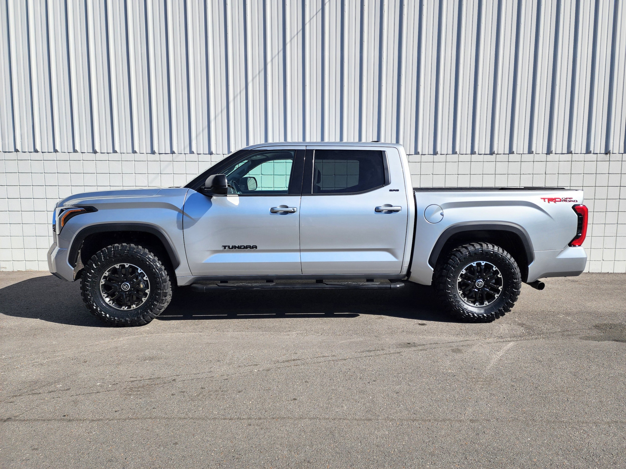 Used 2022 Toyota Tundra SR5 with VIN 5TFLA5AB6NX009548 for sale in Little Rock
