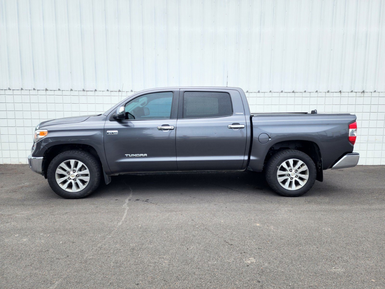 Used 2016 Toyota Tundra Limited with VIN 5TFHW5F17GX582422 for sale in Monticello, AR