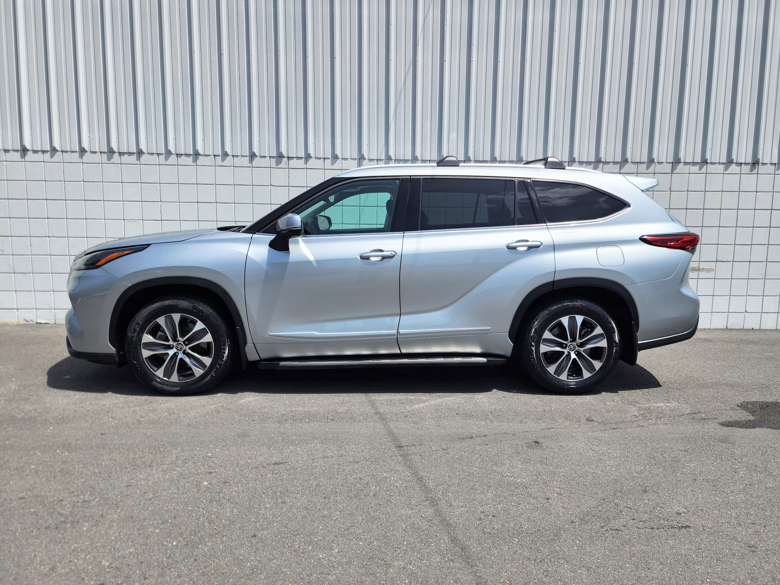 Used 2022 Toyota Highlander XLE with VIN 5TDGARAH7NS514968 for sale in Monticello, AR