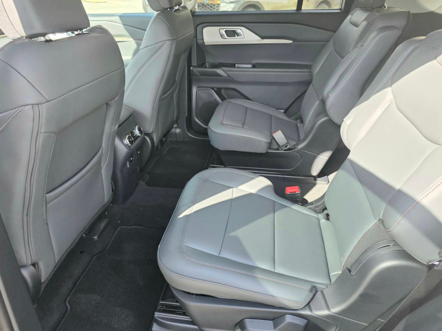 2026 Ford Explorer Active - Photo 6
