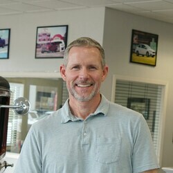 Staff member Deon Williams from ID_82396320bdd6