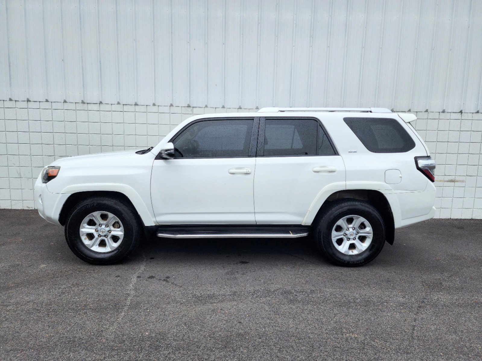 Used 2016 Toyota 4Runner SR5 with VIN JTEZU5JR1G5111039 for sale in Monticello, AR