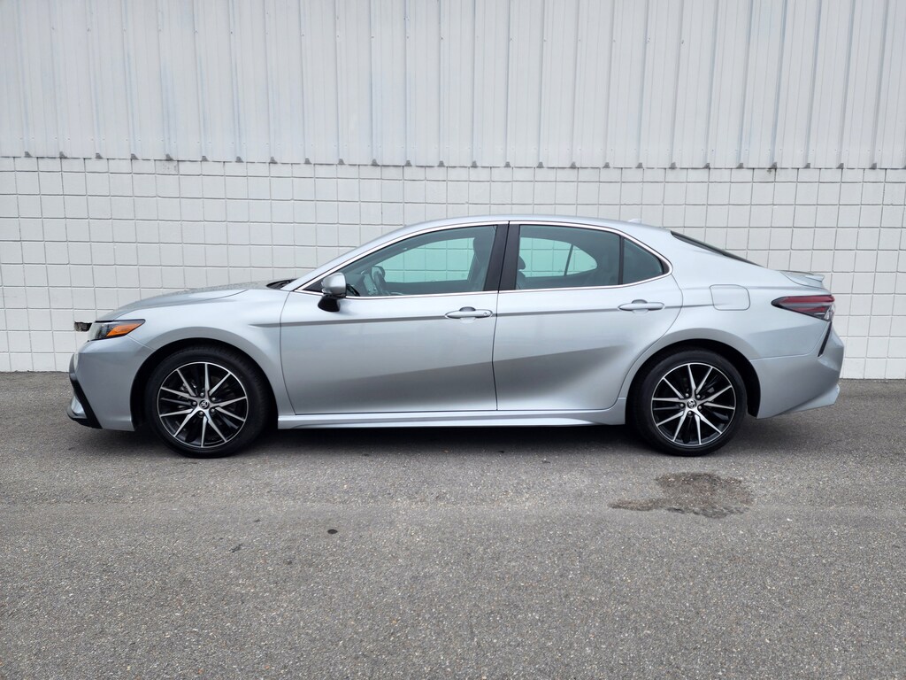 Used 2024 Toyota Camry SE Sedan