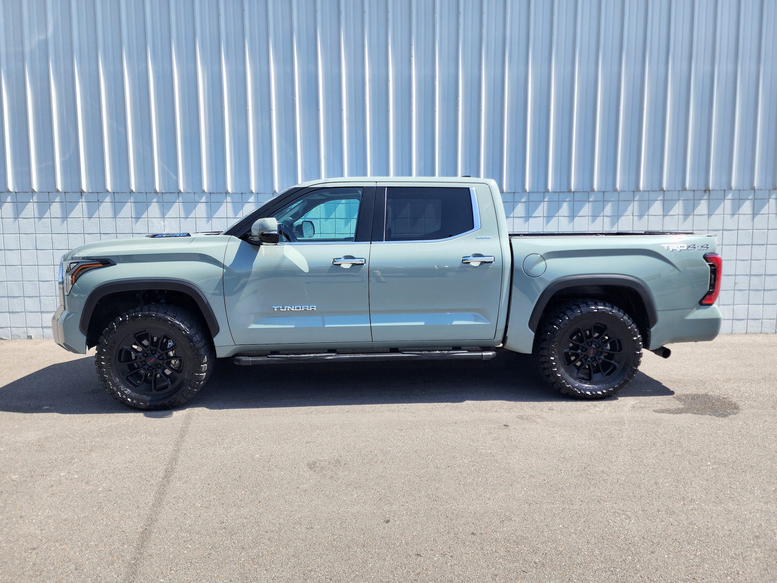 Used 2022 Toyota Tundra Limited with VIN 5TFJC5DB4NX003678 for sale in Little Rock