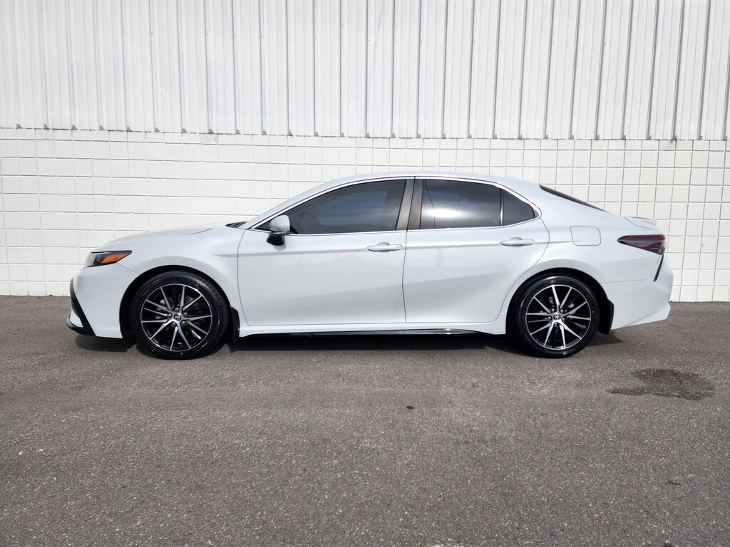 Used 2022 Toyota Camry SE SE Auto