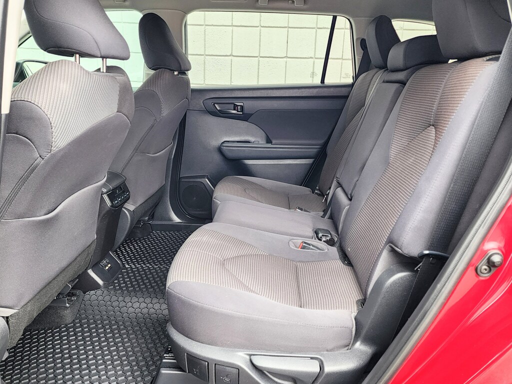 Used 2021 Toyota Highlander LE SUV