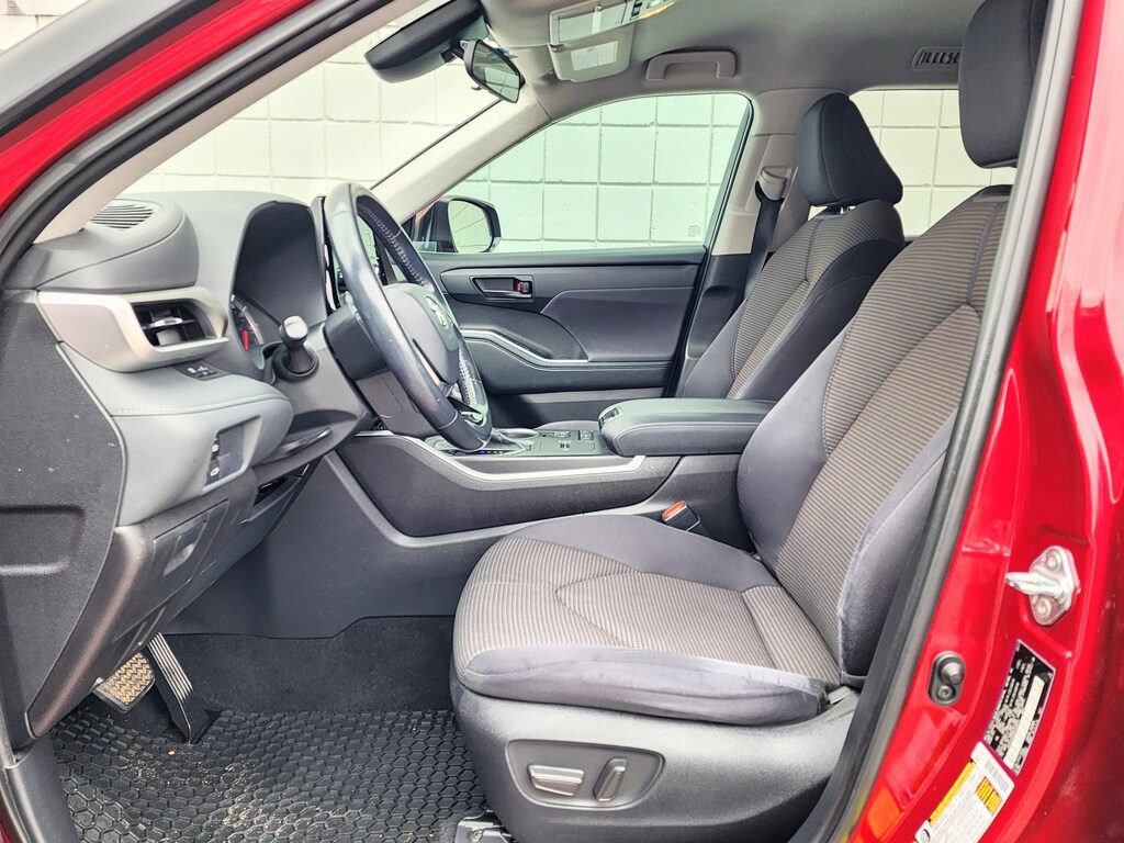 Used 2021 Toyota Highlander LE SUV