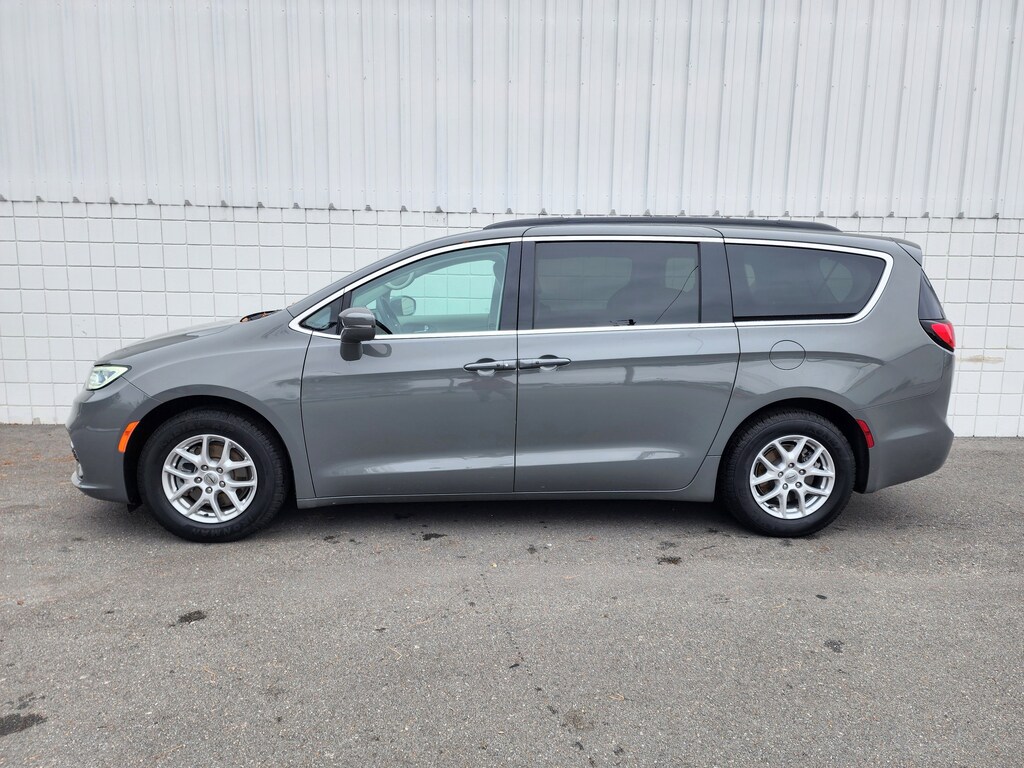 Used 2022 Chrysler Pacifica Touring L Van Passenger Van