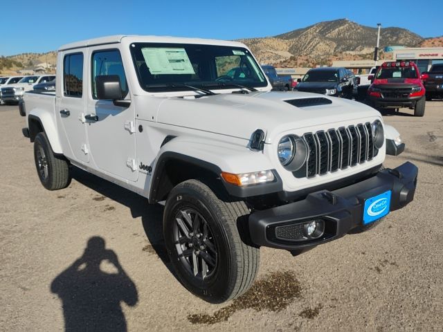 2026 Jeep Gladiator Sport S Auto's photo