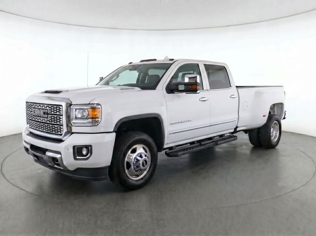 2019 GMC Sierra 4WD Crew Cab Long Box Denali's photo