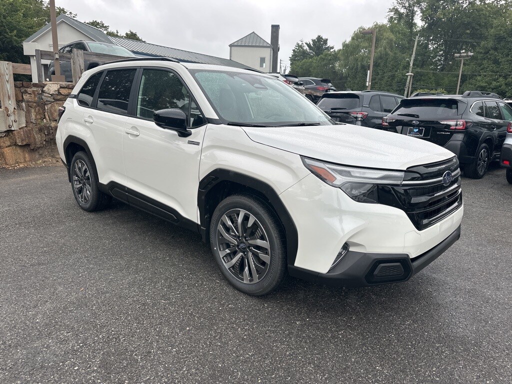 2025 Subaru Forester Touring photo 4