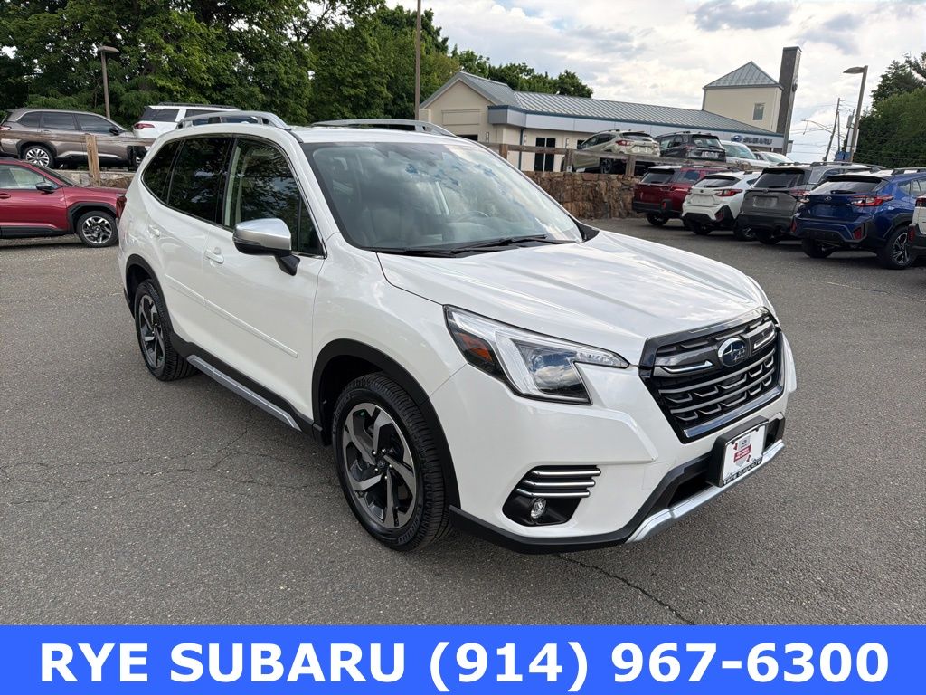 2022 Subaru Forester Touring's photo