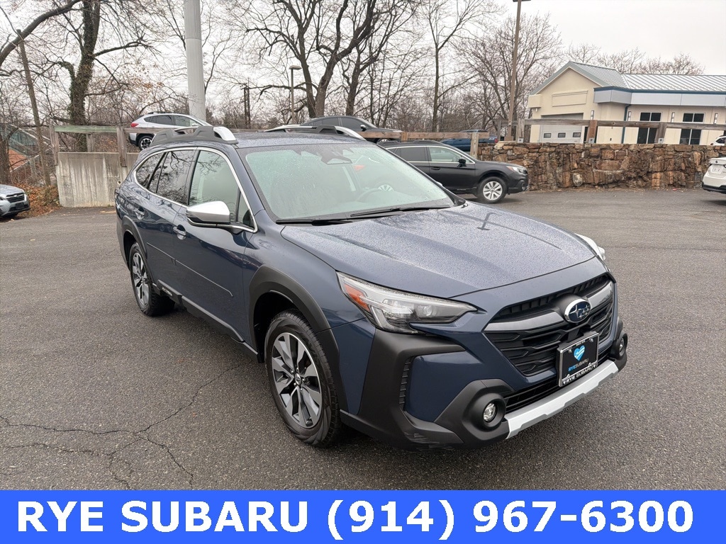 2023 Subaru Outback Touring's photo