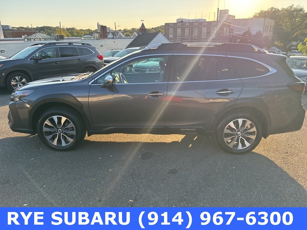 2025 Subaru Outback Touring photo 4