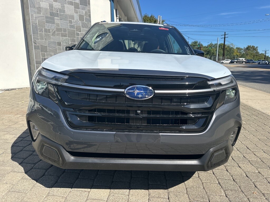 2025 Subaru Forester Touring photo 2