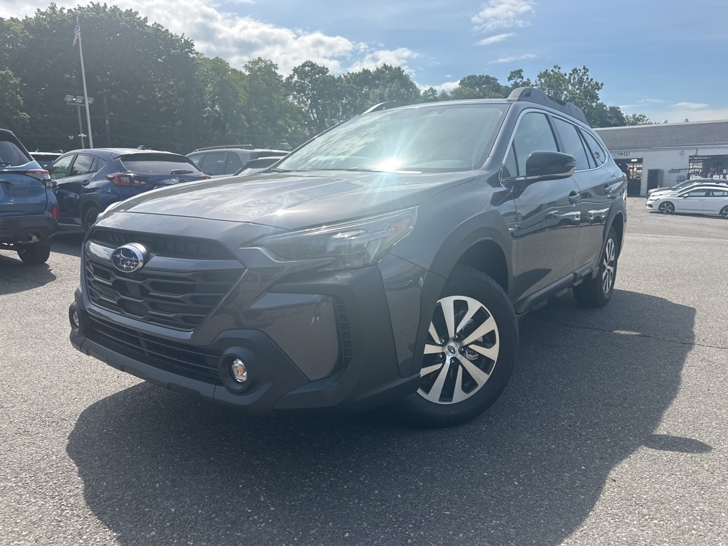 2025 Subaru Outback Premium's photo