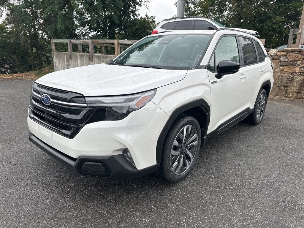 2025 Subaru Forester Touring photo 2