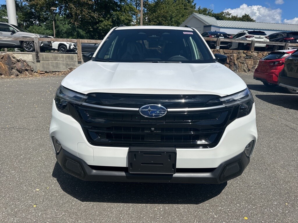 2025 Subaru Forester Touring photo 2