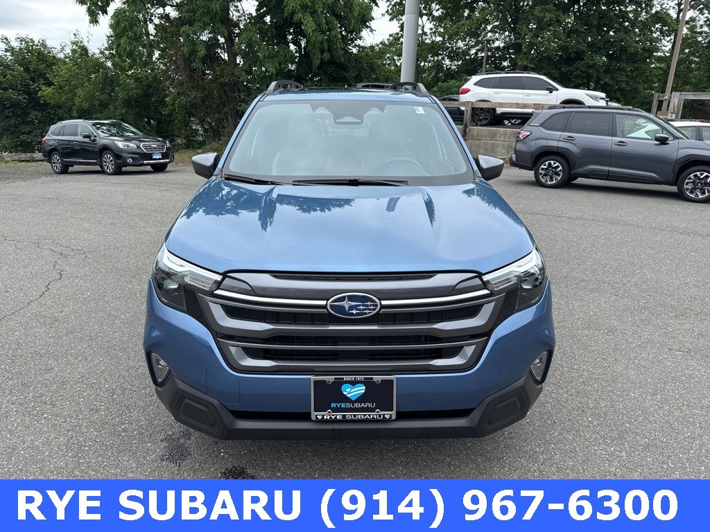 2025 Subaru Forester Premium Base photo 2