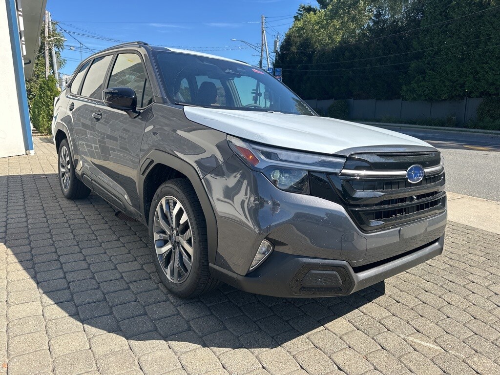 2025 Subaru Forester Touring photo 3