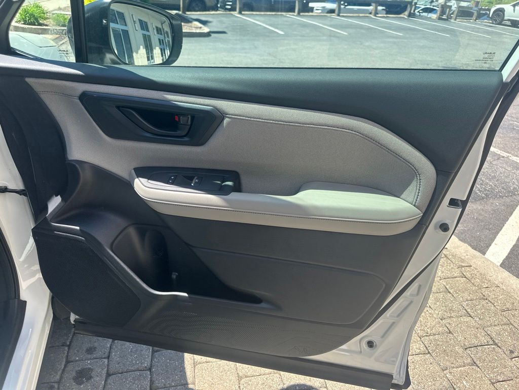 2026 Subaru Forester Premium - Photo 9