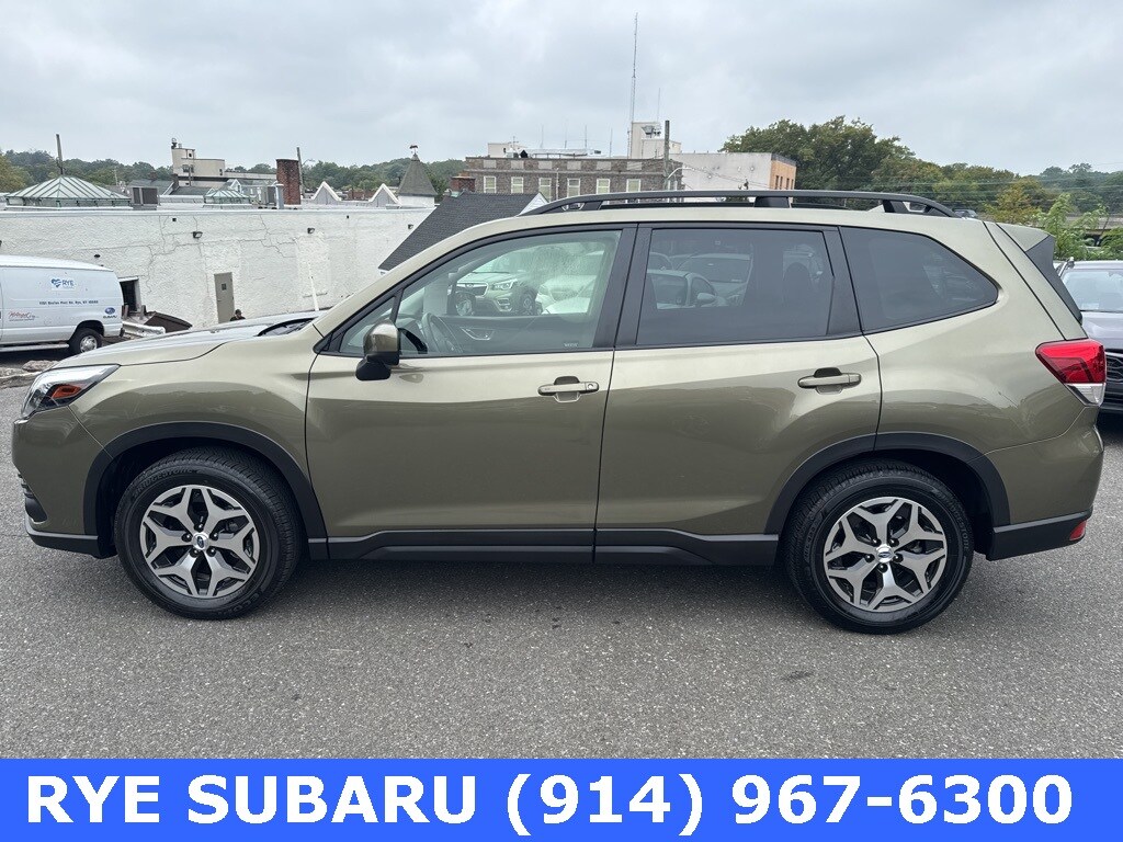 2023 Subaru Forester Premium photo 3