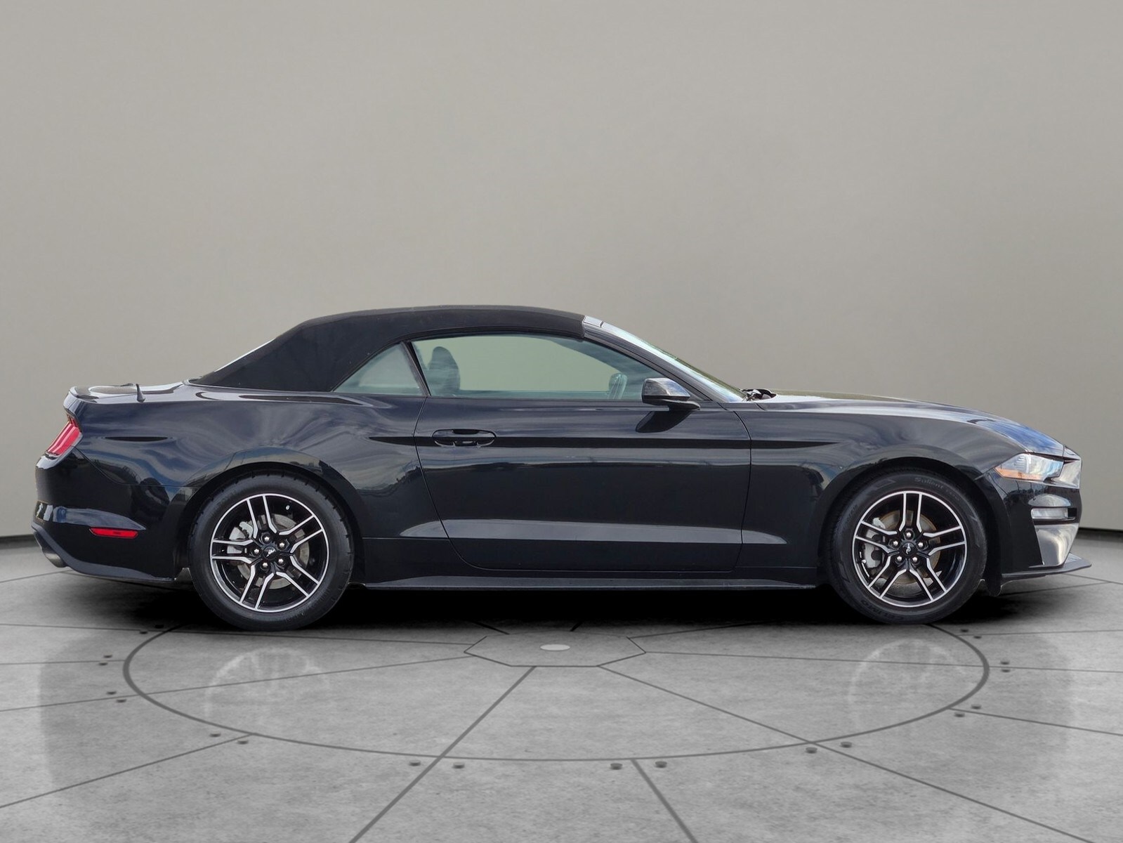 2023 Ford Mustang EcoBoost Premium Convertible photo 3