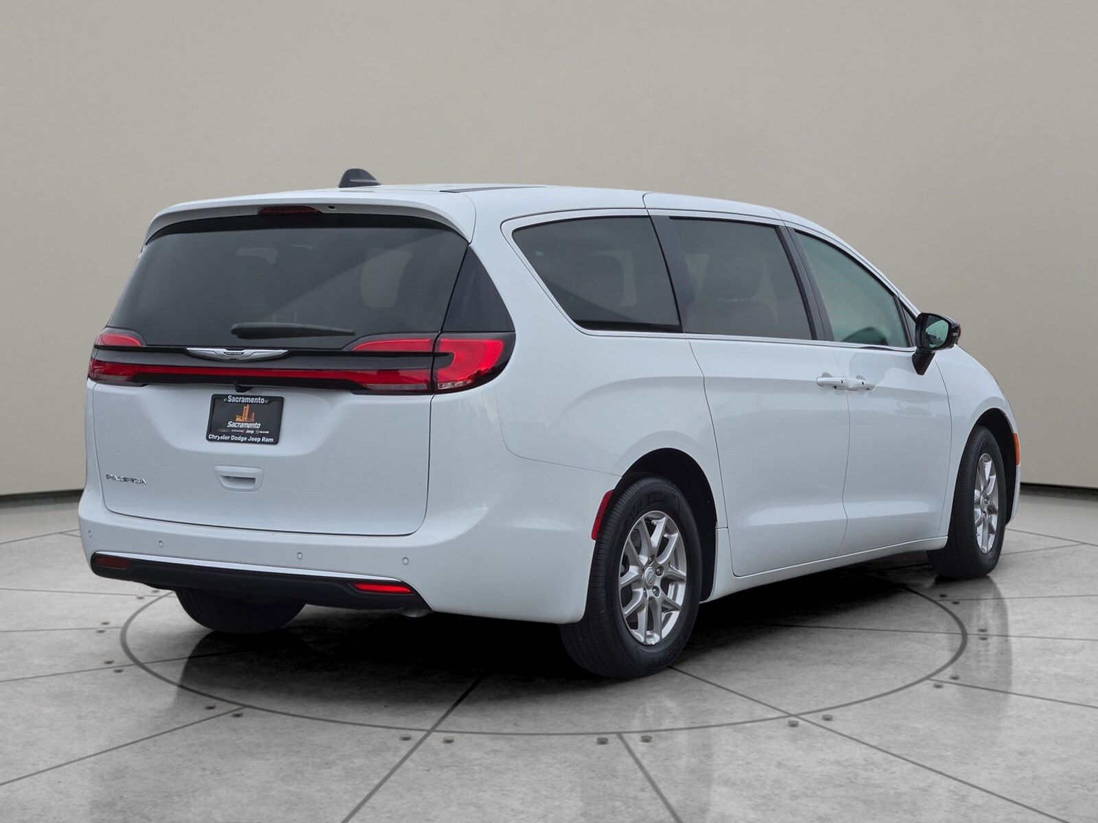2026 Chrysler Pacifica photo 4