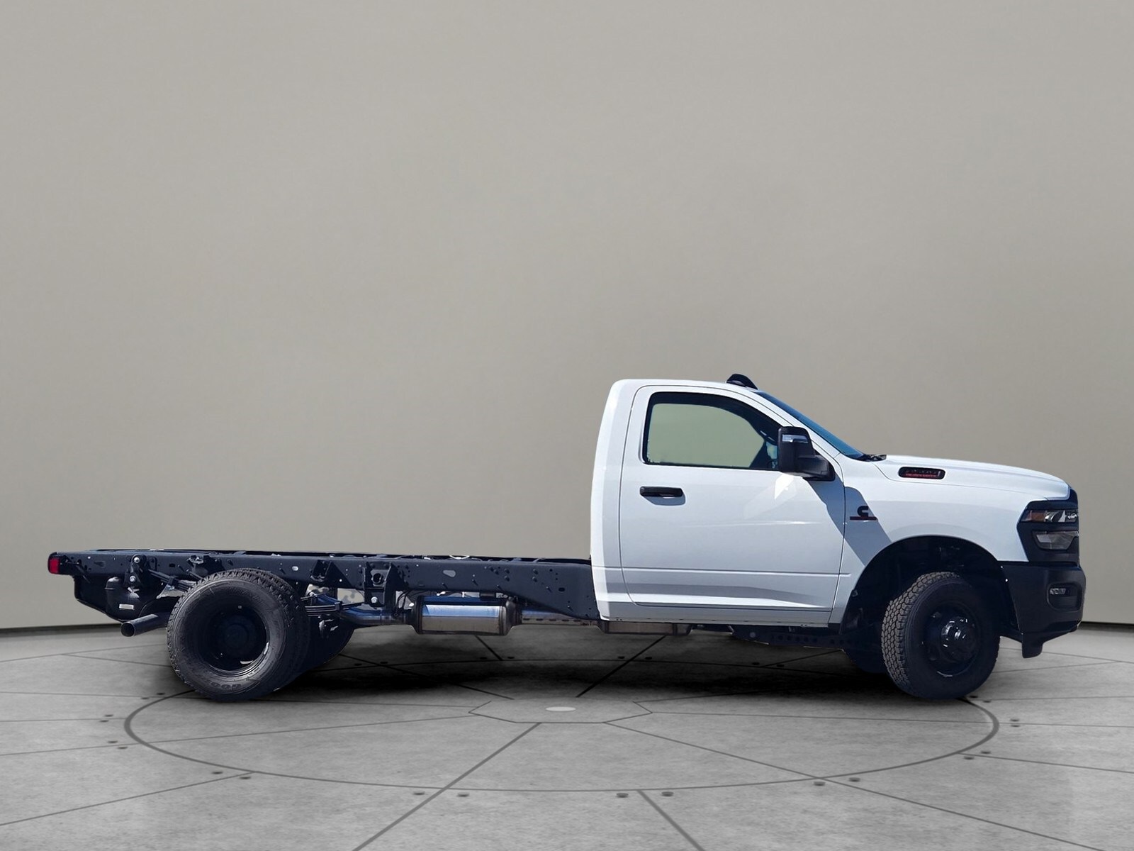 2025 Ram 3500 Tradesman photo 2