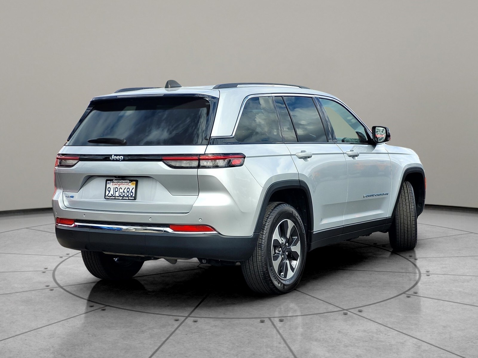 2023 Jeep Cherokee 4xe photo 3