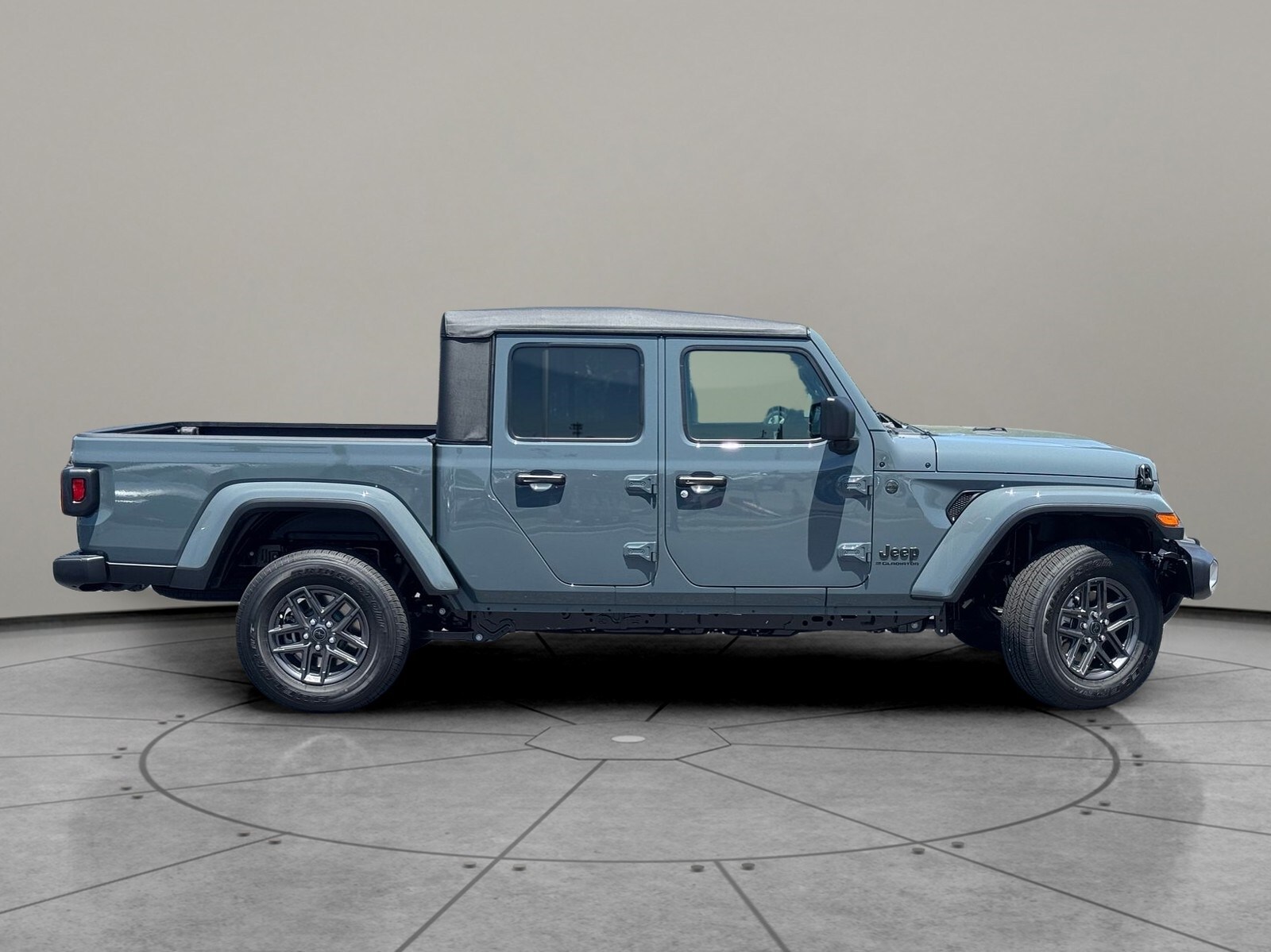 2025 Jeep Gladiator Sport S photo 4