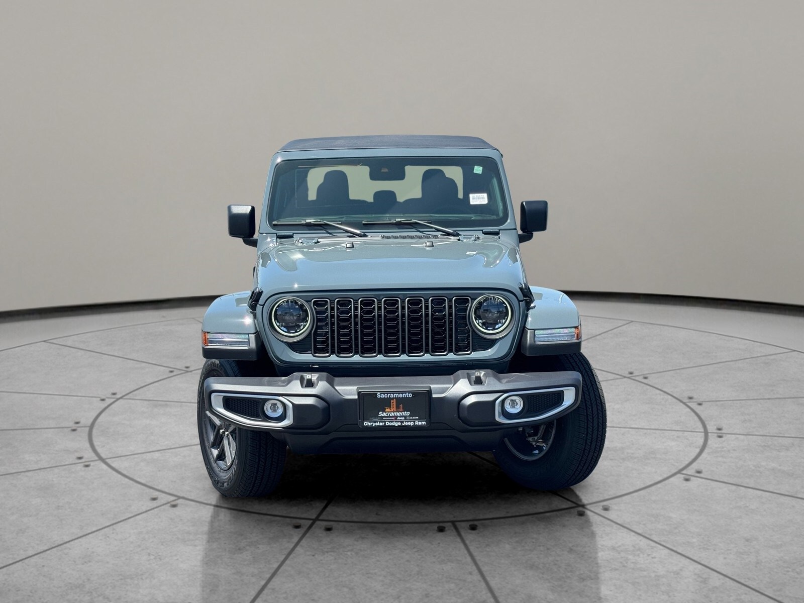 2025 Jeep Gladiator Sport S photo 2