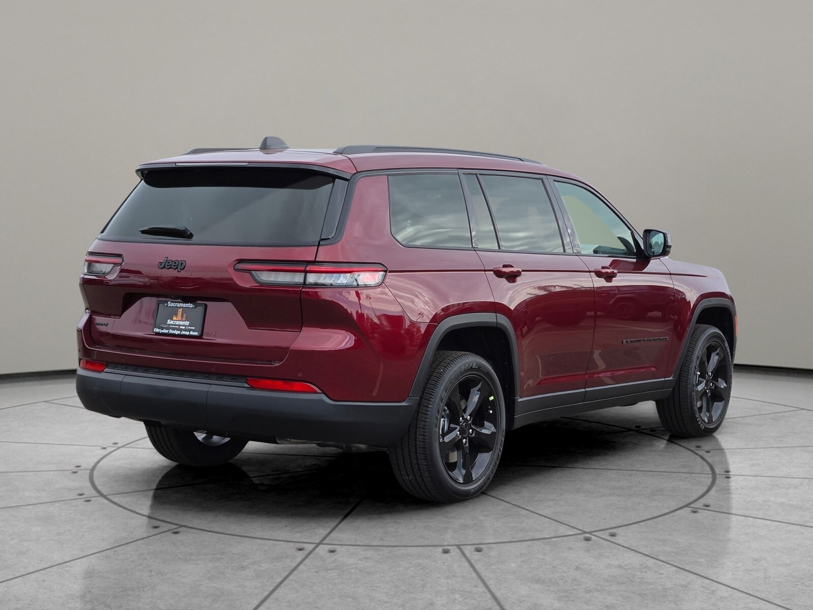 2025 Jeep Grand Cherokee Laredo Altitude photo 3