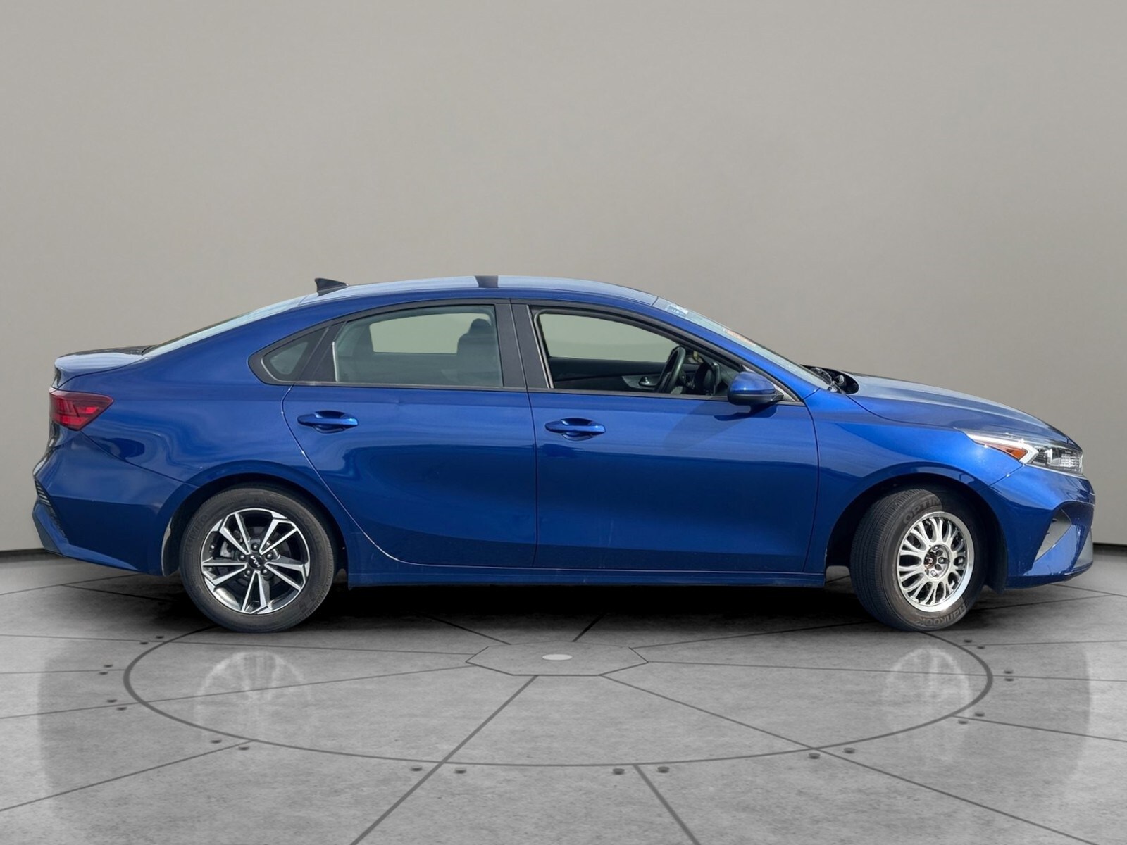 2023 Kia Forte LXS photo 4