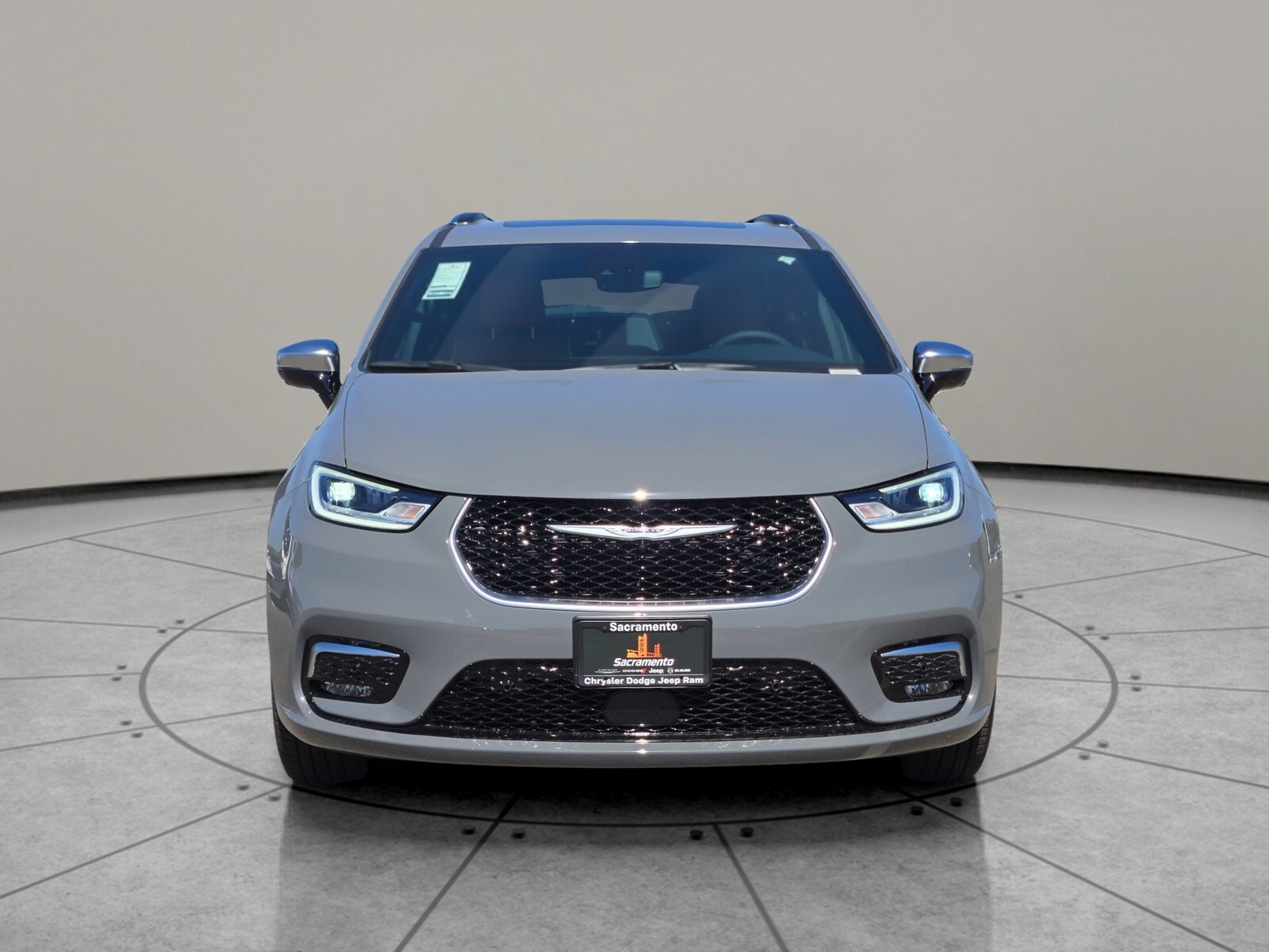 2025 Chrysler Pacifica Pinnacle photo 2