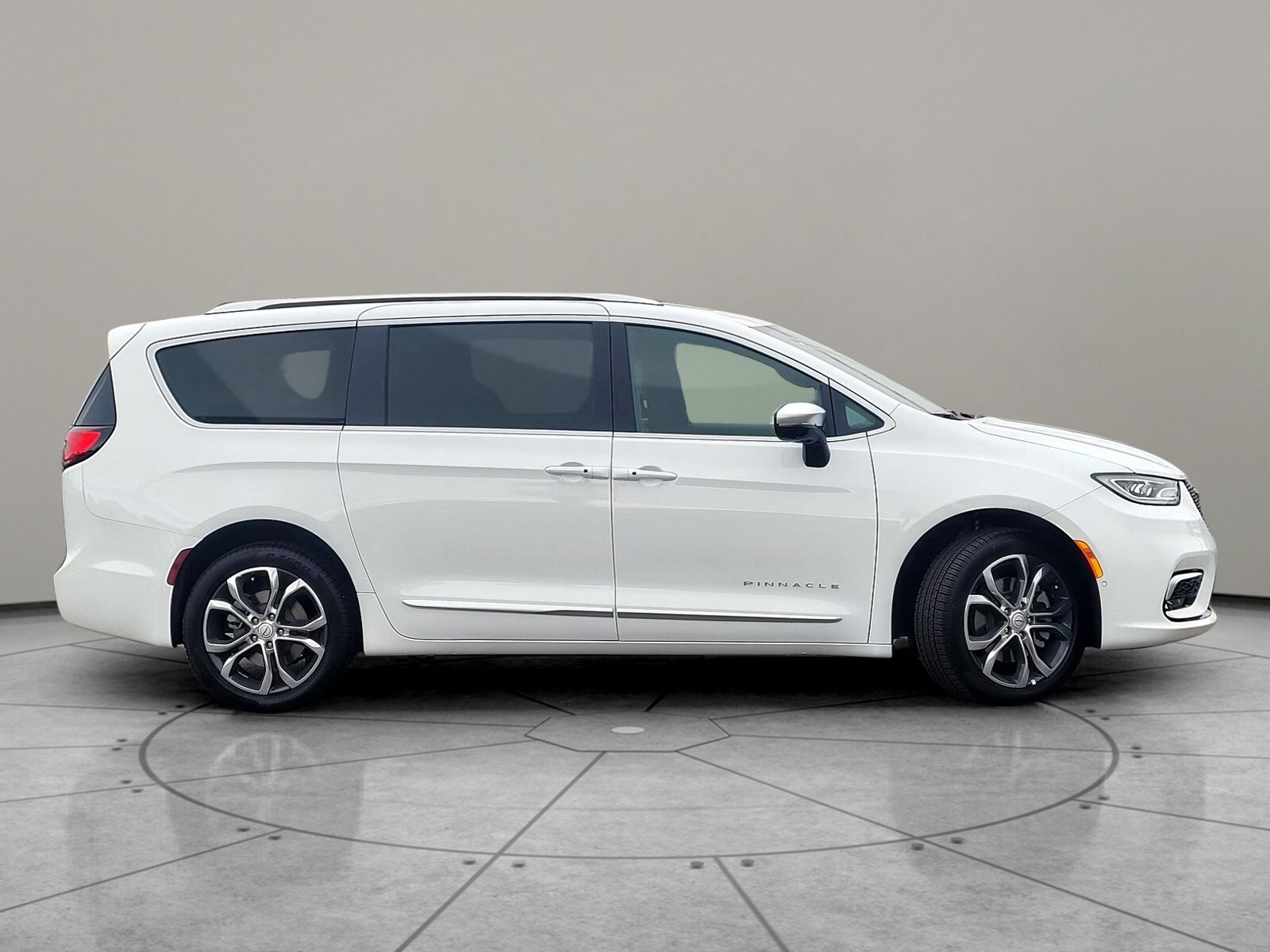 2026 Chrysler Pacifica Pinnacle photo 3