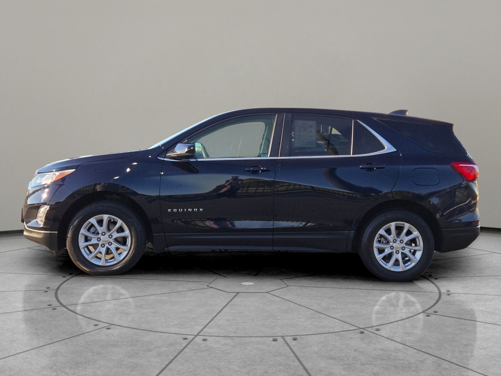 2021 Chevrolet Equinox LT photo 2