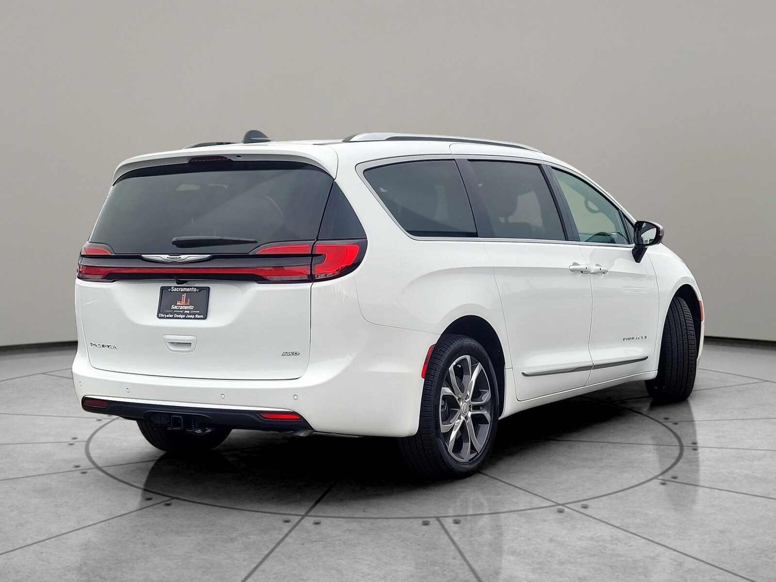 2026 Chrysler Pacifica Pinnacle photo 4