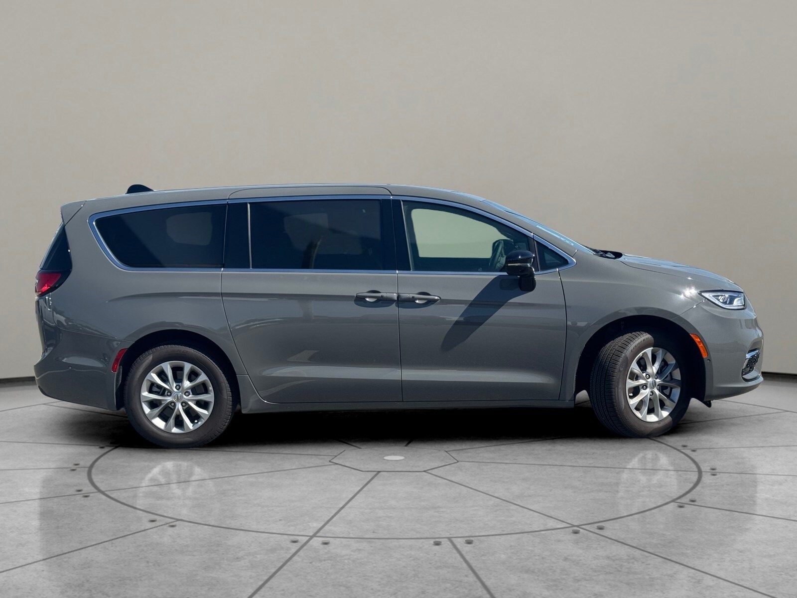 2025 Chrysler Pacifica photo 4