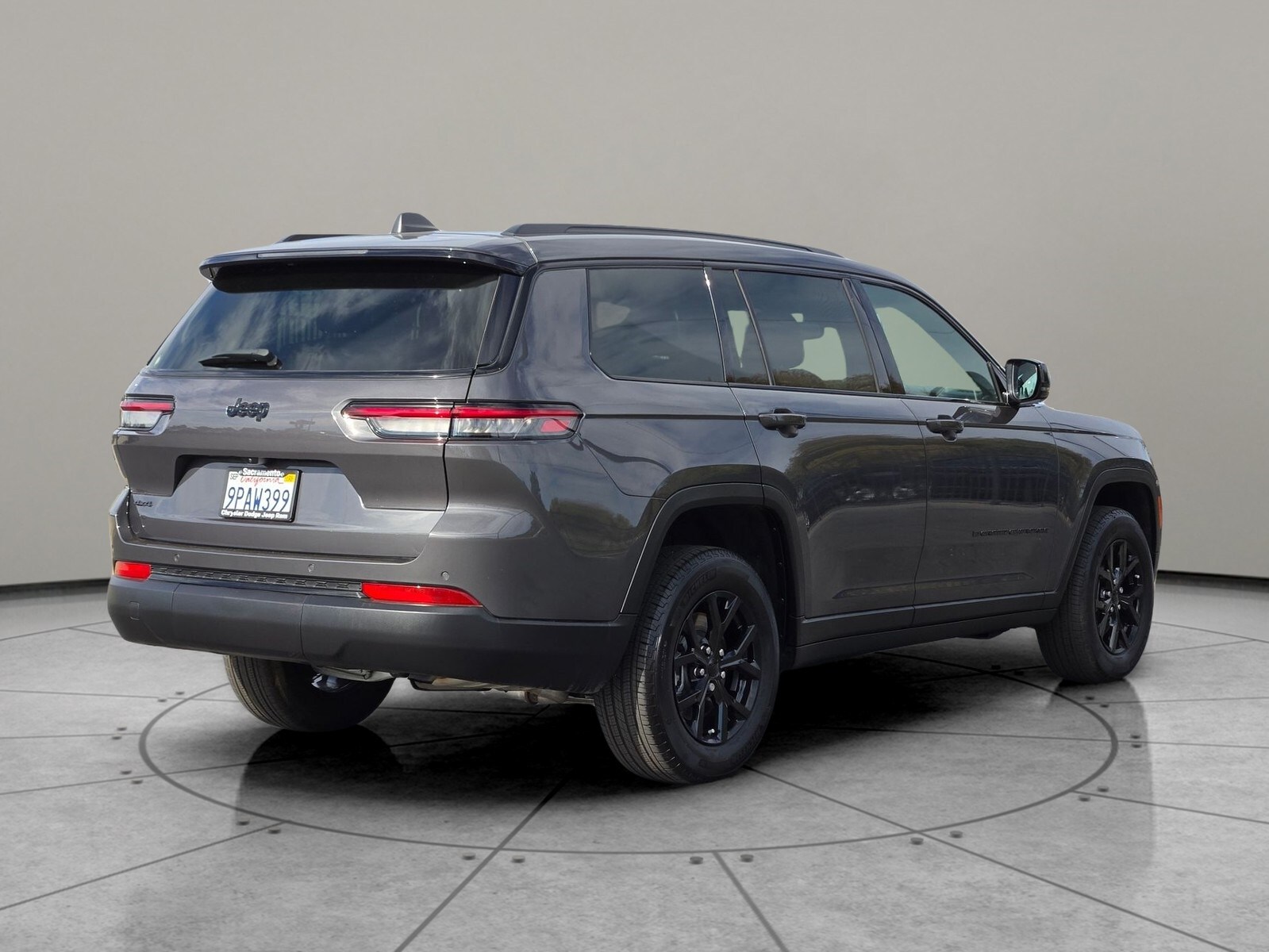 2024 Jeep Grand Cherokee Altitude photo 2