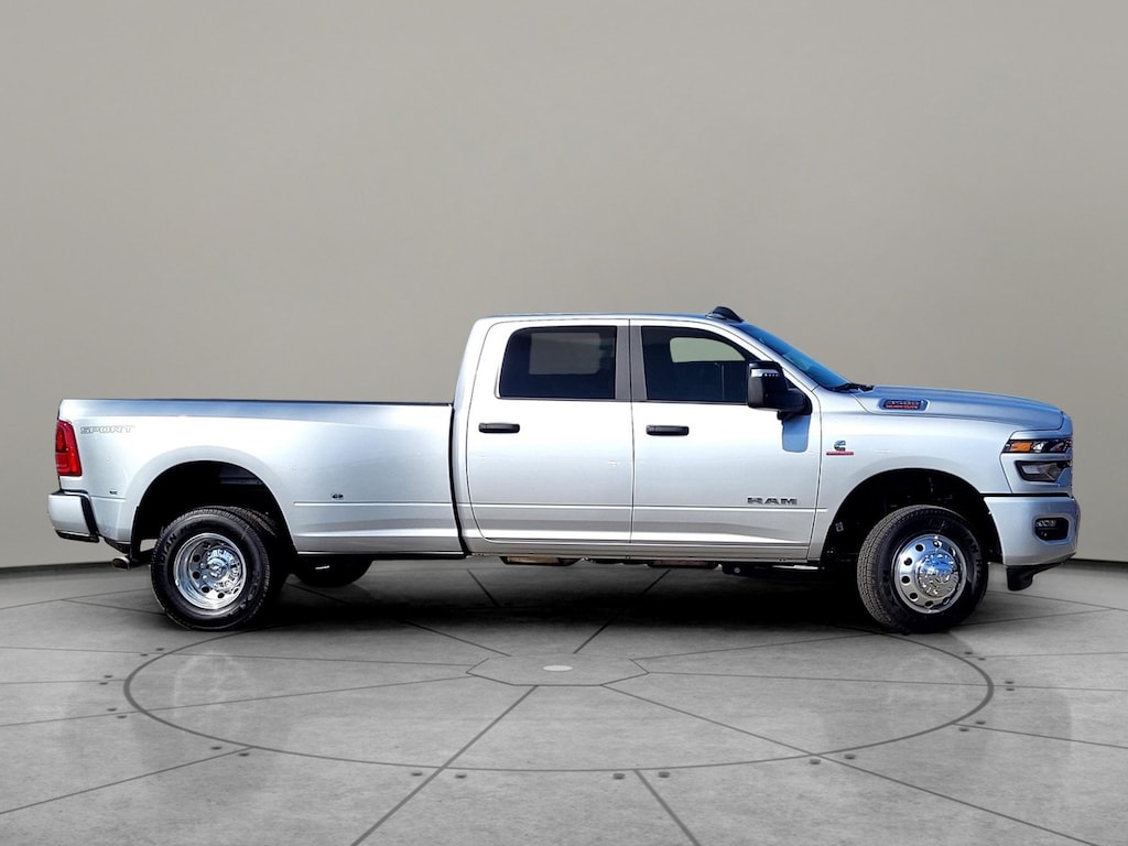 New 2026 Ram 3500 BIG HORN CREW CAB 4X4 8' BOX Pickup