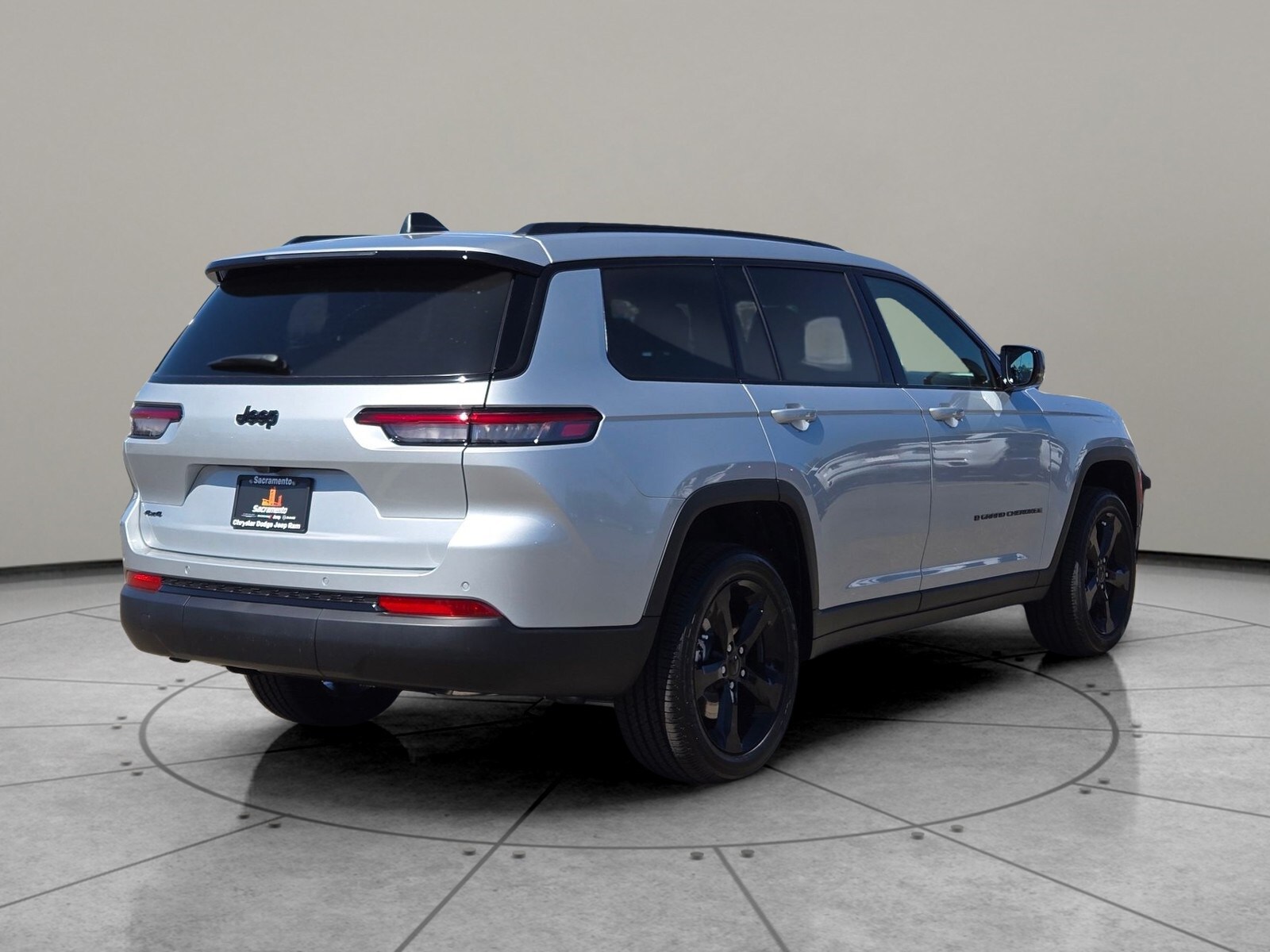 2025 Jeep Grand Cherokee Laredo Altitude photo 2