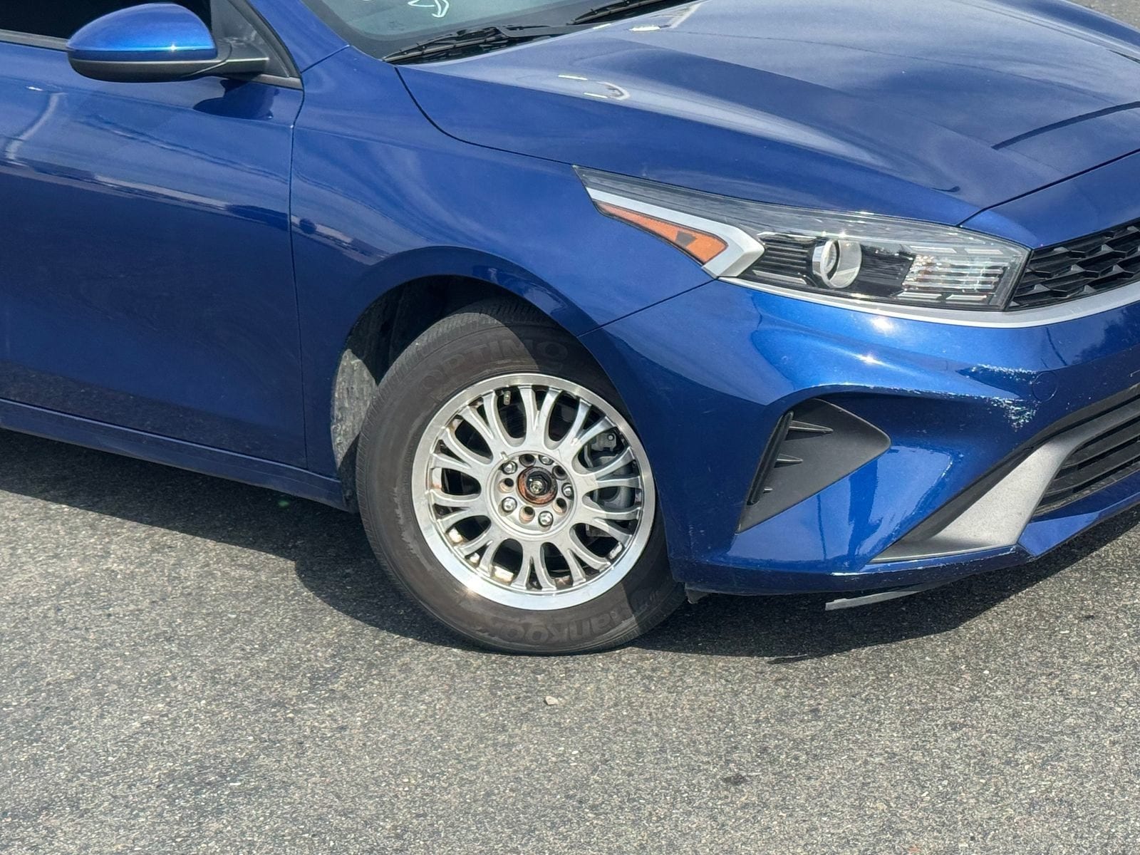 2023 Kia Forte LXS photo 3