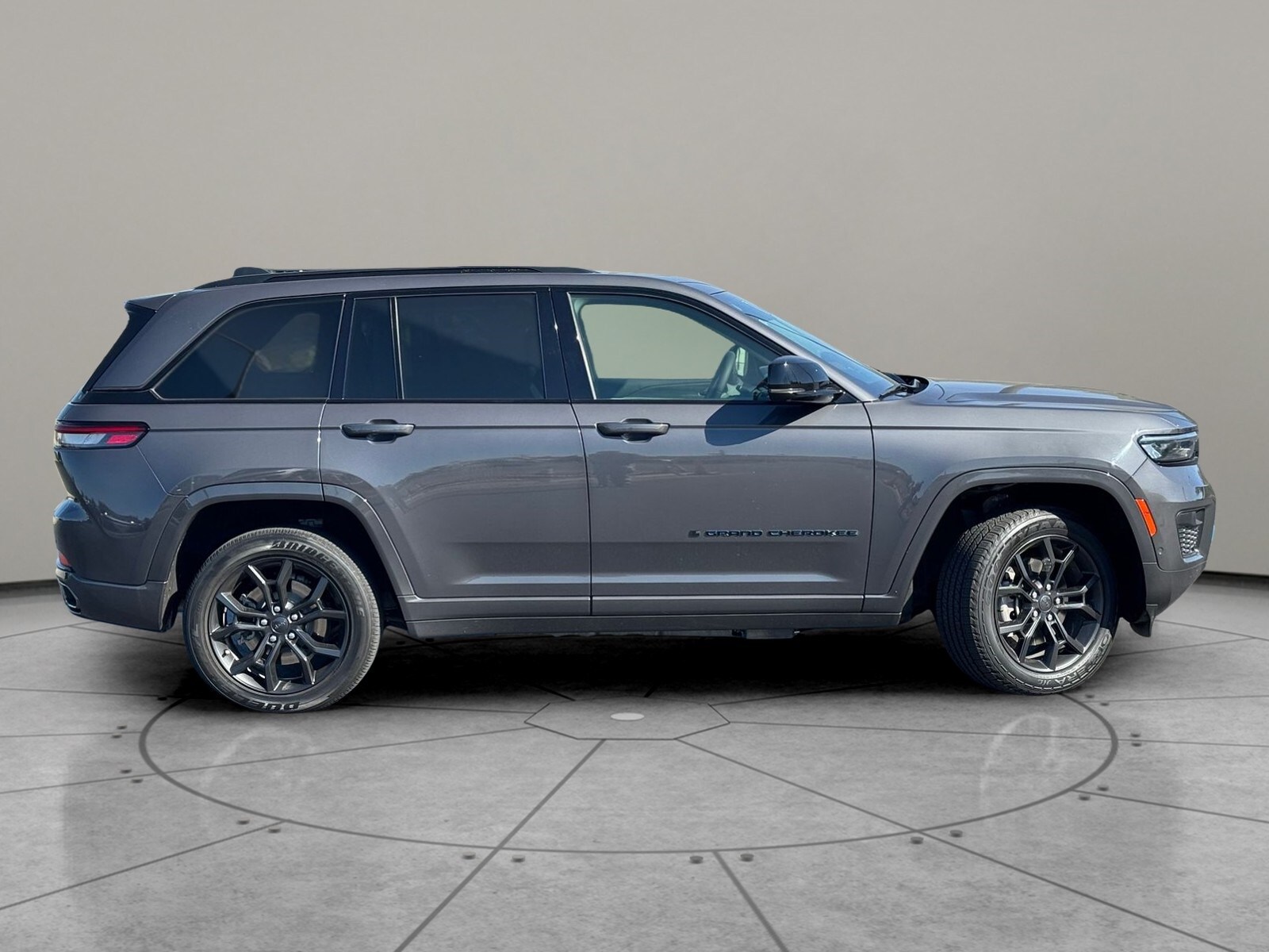 2023 Jeep Cherokee 4xe photo 3