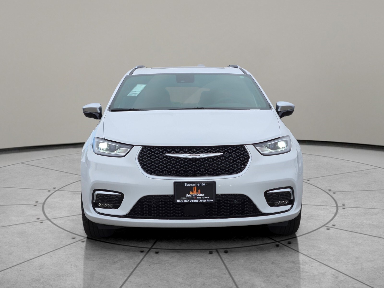 2026 Chrysler Pacifica Pinnacle photo 2