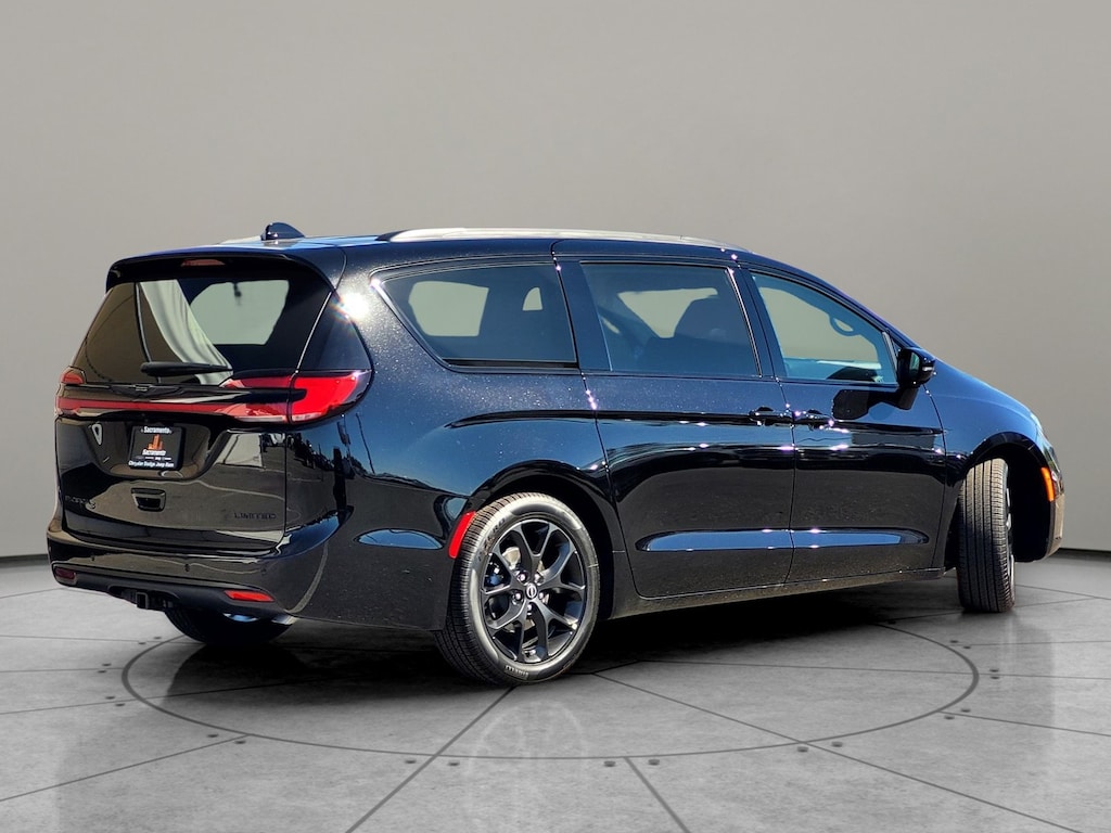 New 2026 Chrysler Pacifica LIMITED Passenger Van